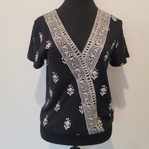 Lucky Brand V Neck Top Size S/P